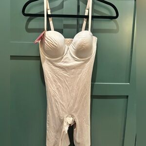 Spanx strapless mid thigh body suit, NEW WITH TAGS, NEVER WORN